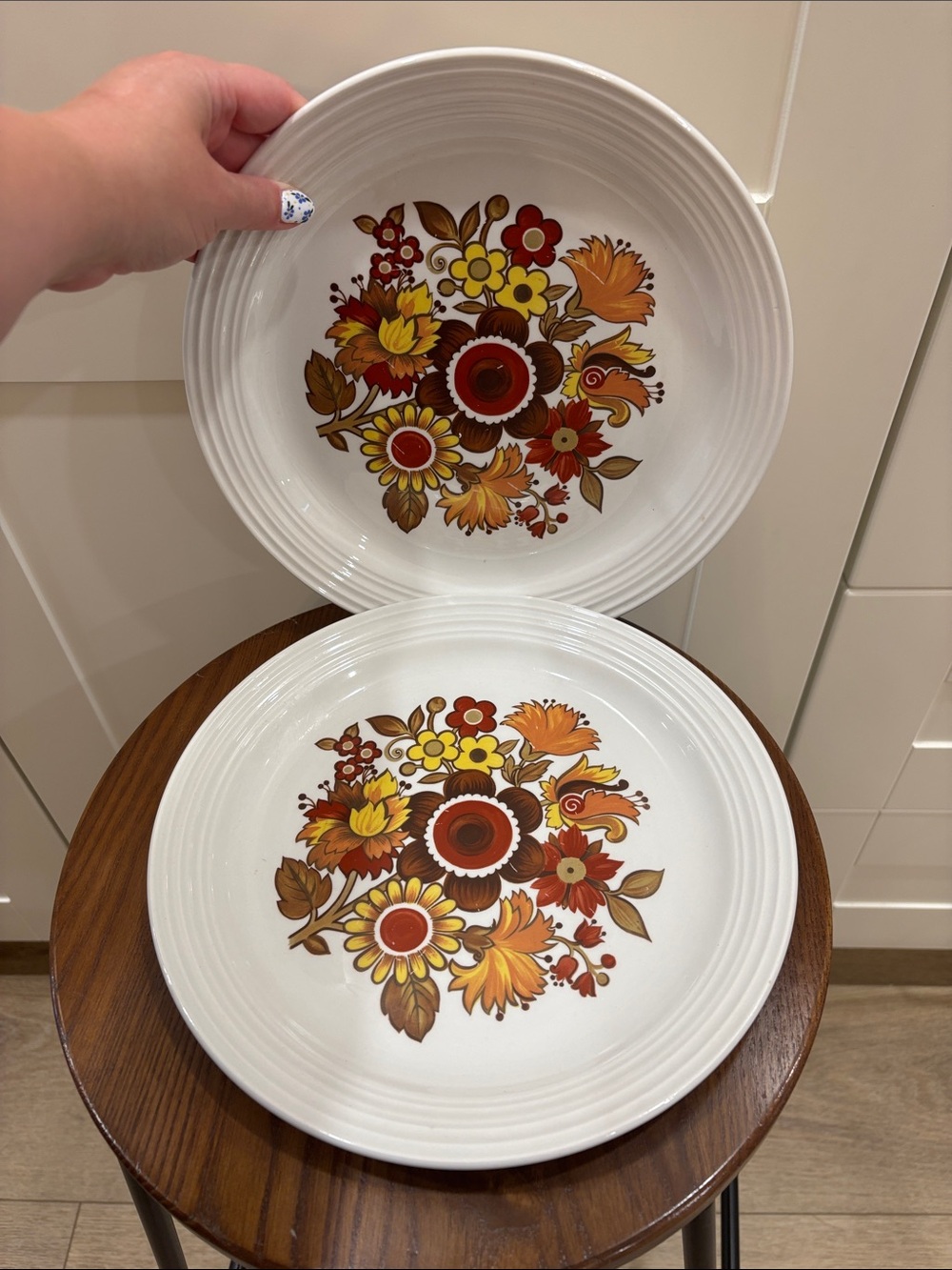 Festival Ceramic Dinner Plates with Retro Orange & Brown Floral Pattern Set of 2